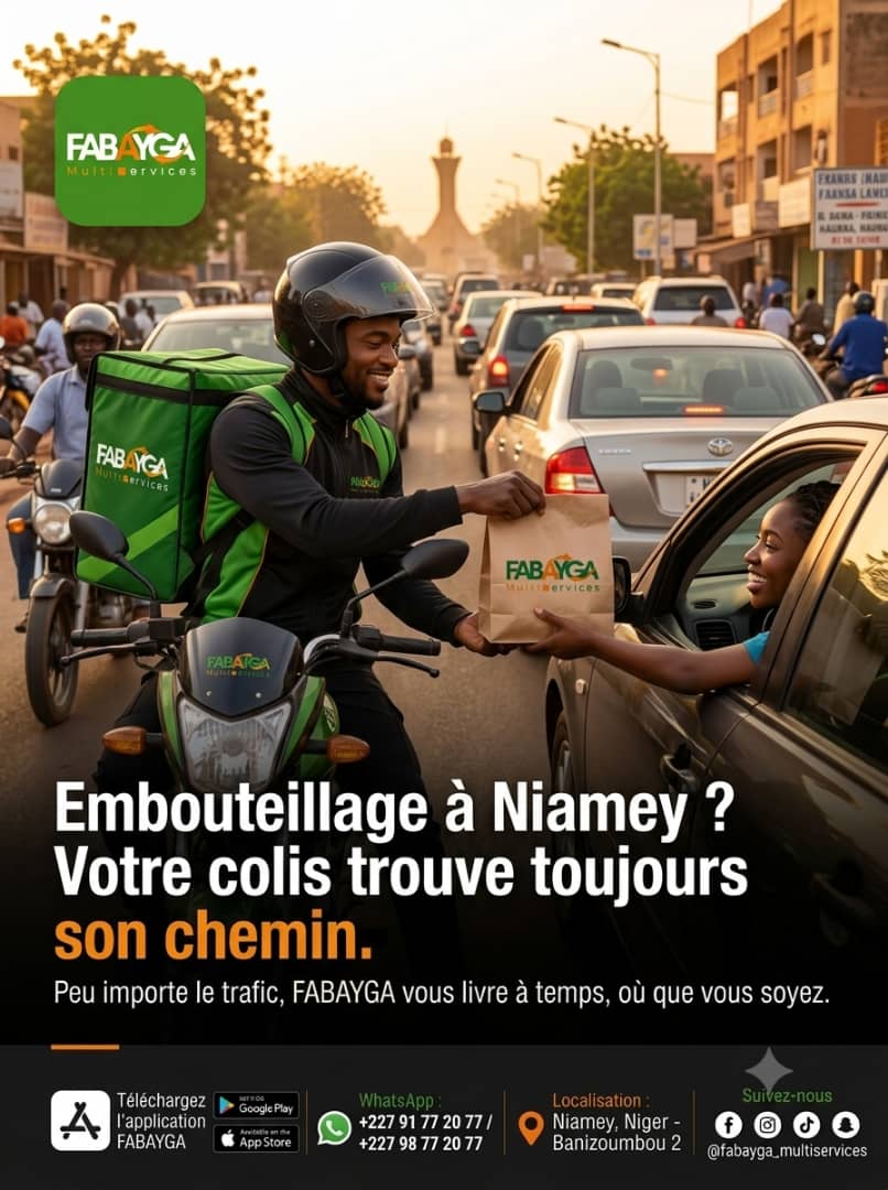 Livreur FABAYGA remettant un colis dans la circulation de Niamey